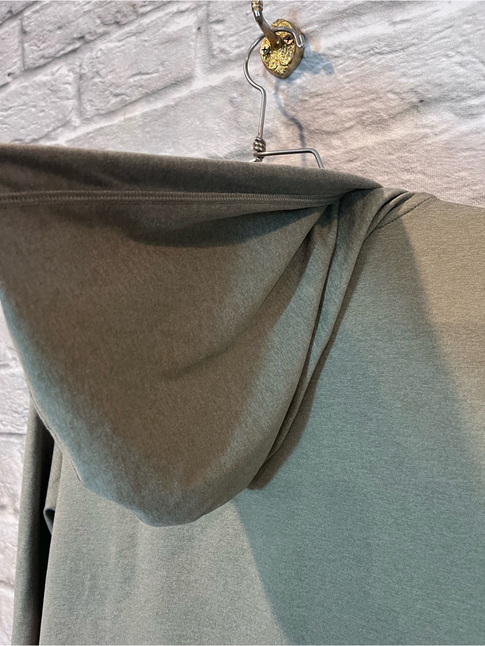 Vuori Women's Halo Performance Hoodie 2.0 Laurel Heather - Medium - Picture 7 of 10